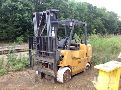 Cat GC40K1 7400 lb Montacargas