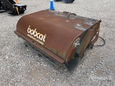 Bobcat Sweeper 60 60 in Kompaktlader-Kehrmaschine