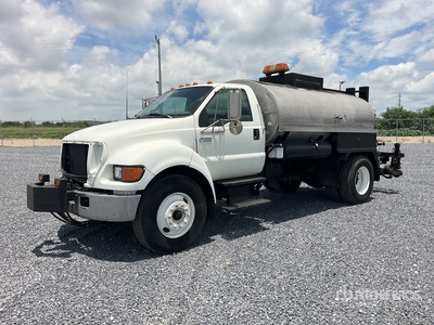 Etnyre Cent-II 1500 gal on 2005 Ford F-750 4x2 Camion Distribuidor de Asfalto / Camión distribuidor de asfalto