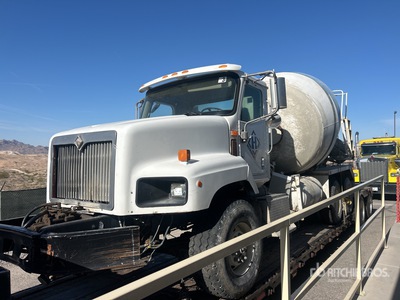 2005 International 5600i 6x4 Mixer Truck