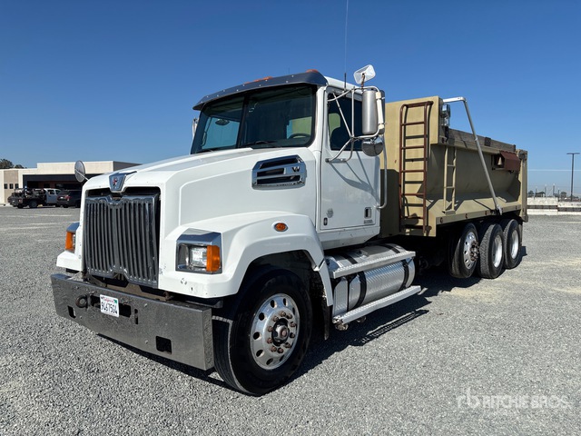 2016 Western Star 4700SF 8x4 Tri/A Dump Truck