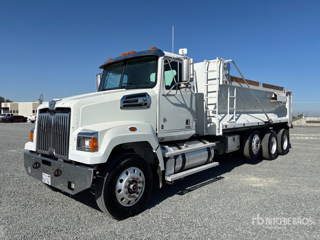 2017 Western Star 4700SF 8x4 Tri/A Dump Truck