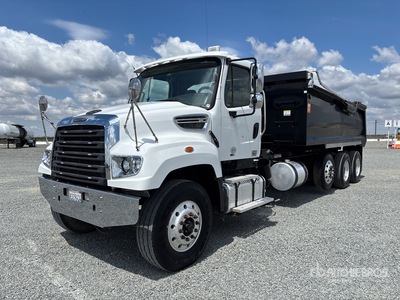 2013 Freightliner 114SD 8x4 Wywrotka Tri/A