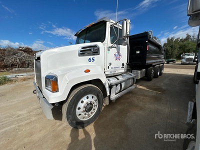 2016 Western Star 4700SF 8x4 Tri/A Dump Truck