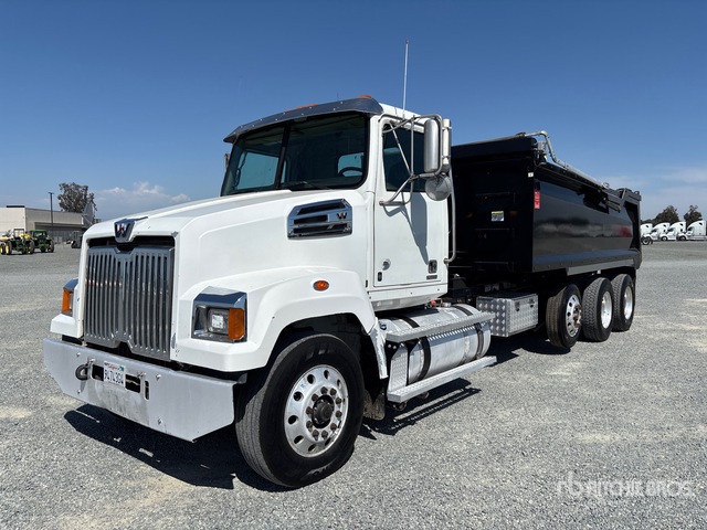 2016 Western Star 4700SF 8x4 Tri/A Dump Truck