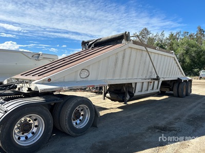 2010 Construction Trailer Specialist BDT-40 LW 40 ft T/A Belly Dump Trailer