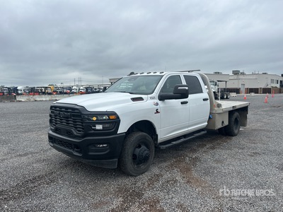 2025 Ram 3500 4x2 Crew Cab Flatbed Truck
