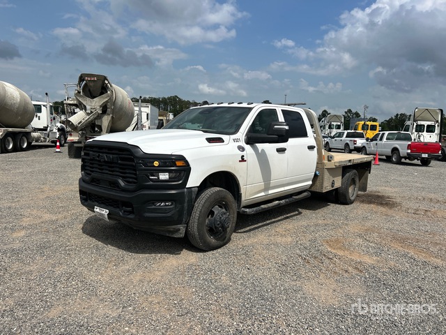 2025 Ram 3500HD 4x2 Crew Cab Flatbed Truck