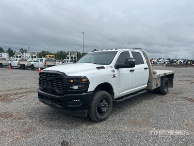 2025 Ram 3500 4x2 Crew Cab Flatbed Truck