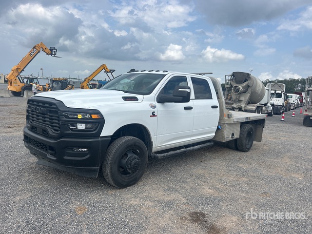 2025 Ram 3500 4x2 Crew Cab Flatbed Truck