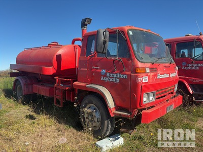 1983 Isuzu JCR500S 4x2 Camion à eau (Inoperable)