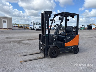 2013 Doosan G15S-5 2700 lb Pneumatic Tire Forklift