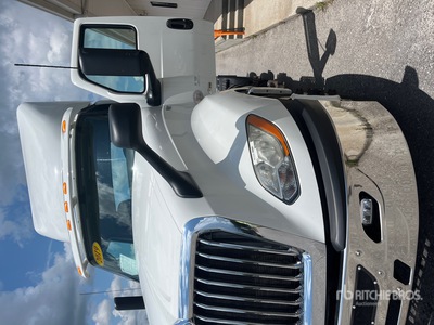 2019 International LT625 T/A Dagcabine Trekker