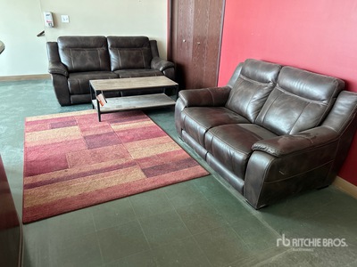 Leather Sofa and Love Seat 家具