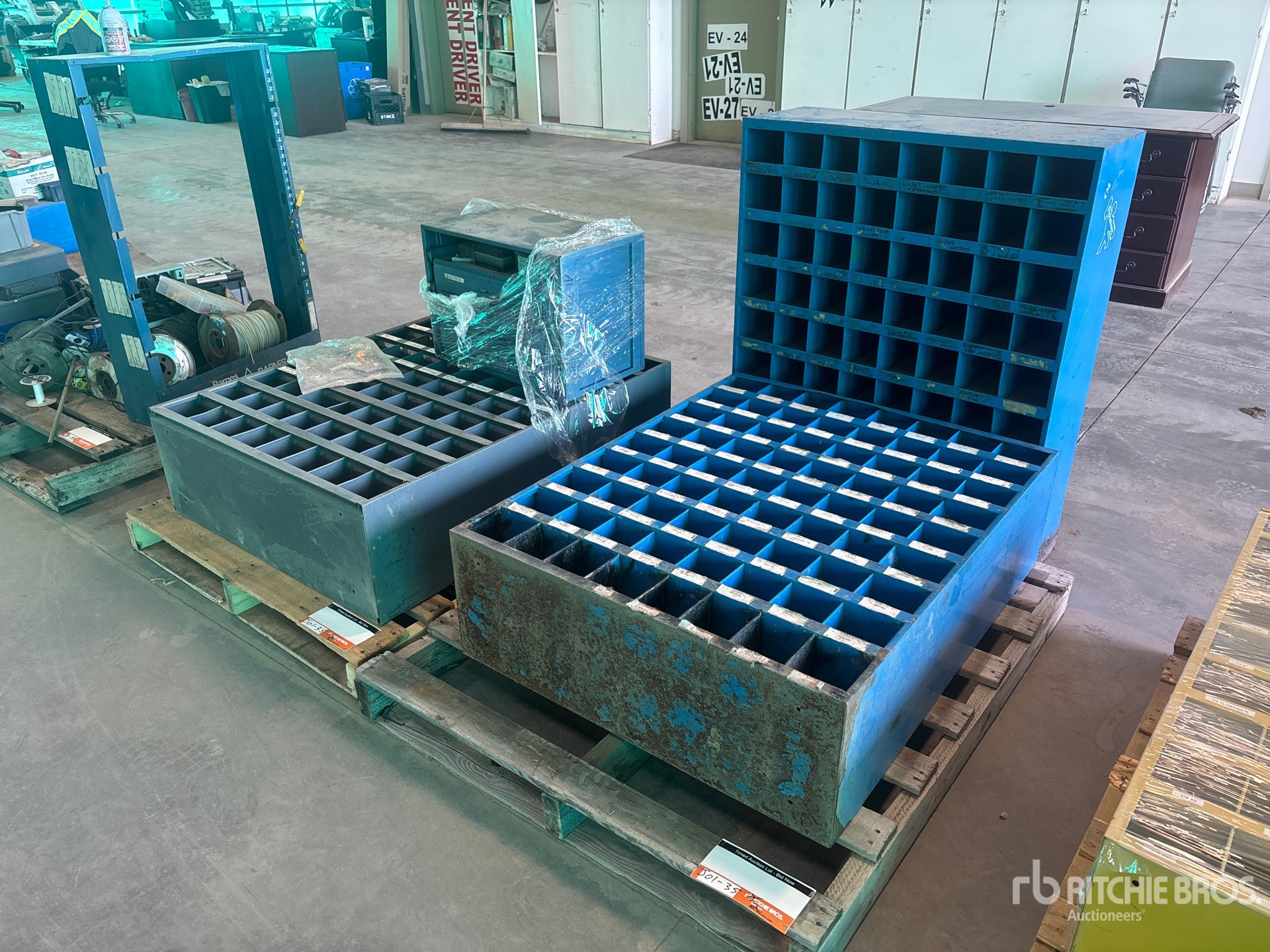 Quantity of (3) Bolt Bin