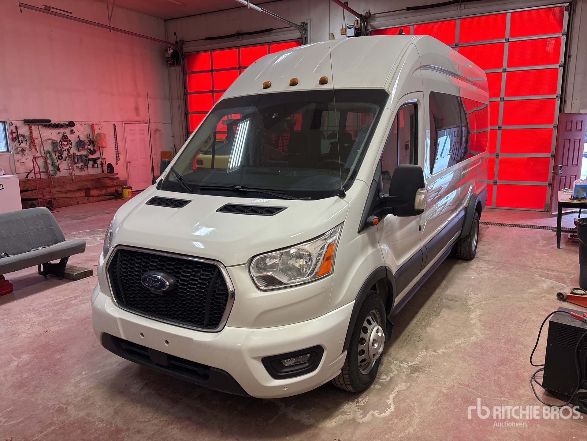 2021 Ford Transit 350HD XLT AWD 11 Passenger Van