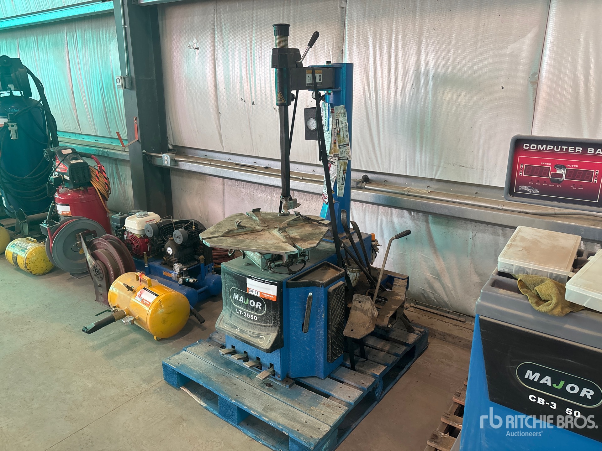 Major LT-3950 Wheel Balancer