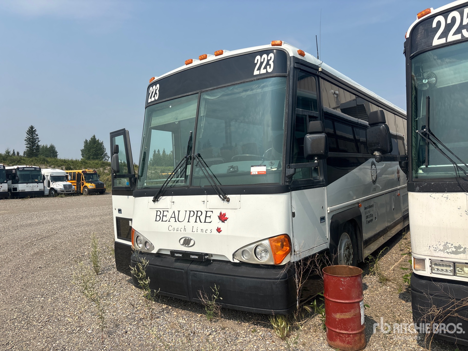 1998 MCI 102-DL3 6x2 57-Seat Coach