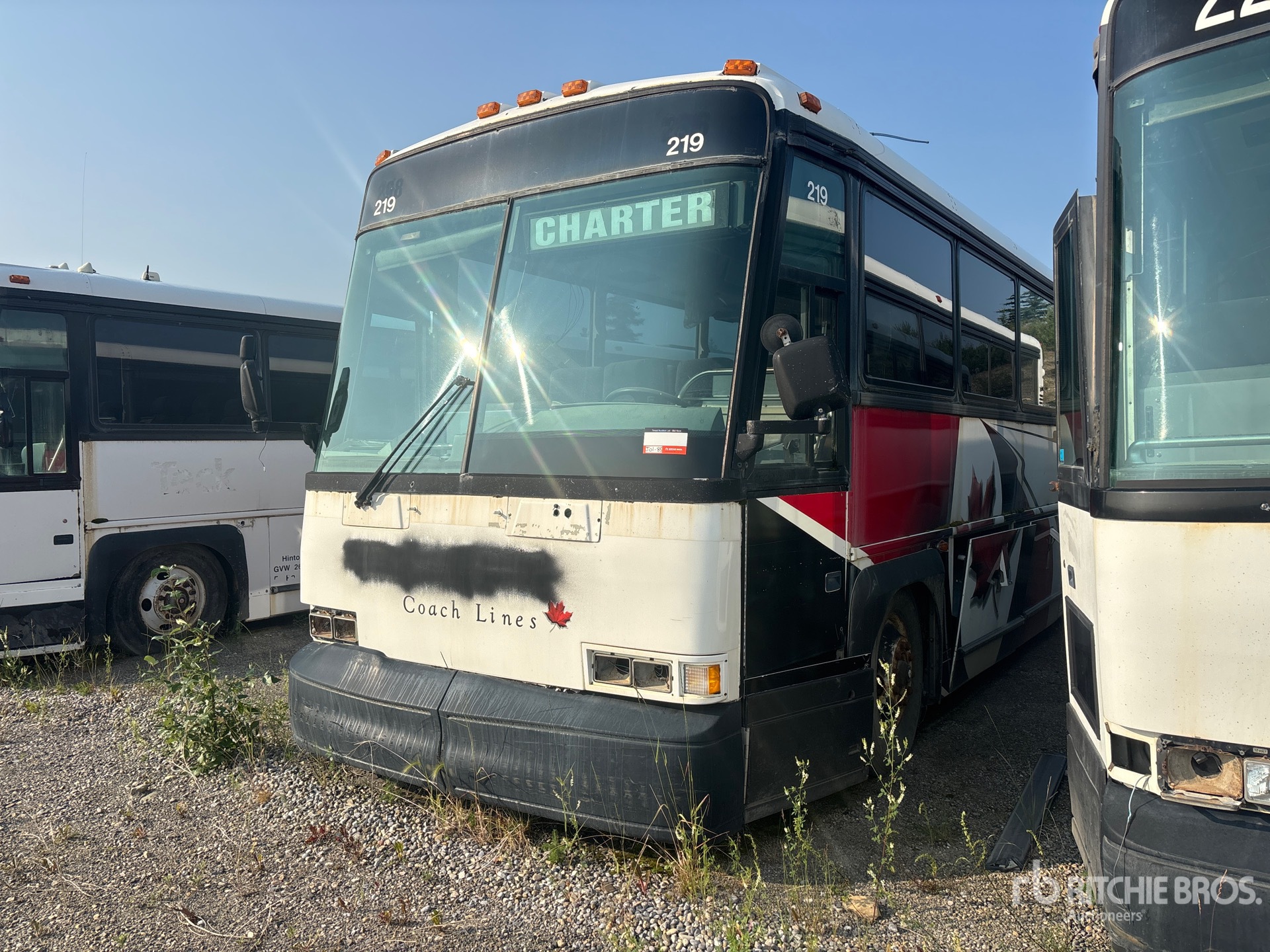 1998 MCI 102-DL3 6x2 58-Seat Coach (Inoperable)