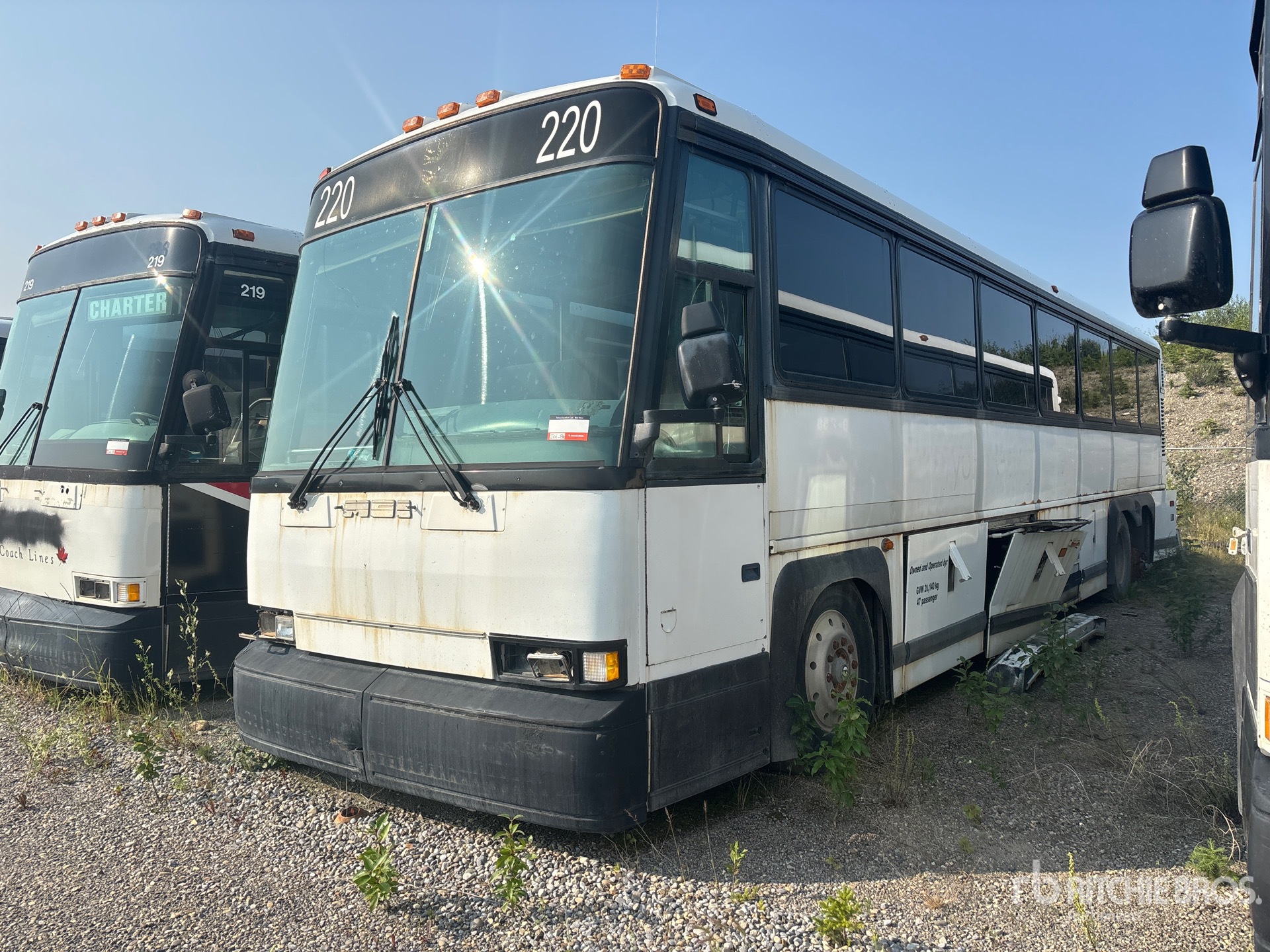 1997 MCI 102-D3 Intercity 6x2 47-Seat Coach (Inoperable)