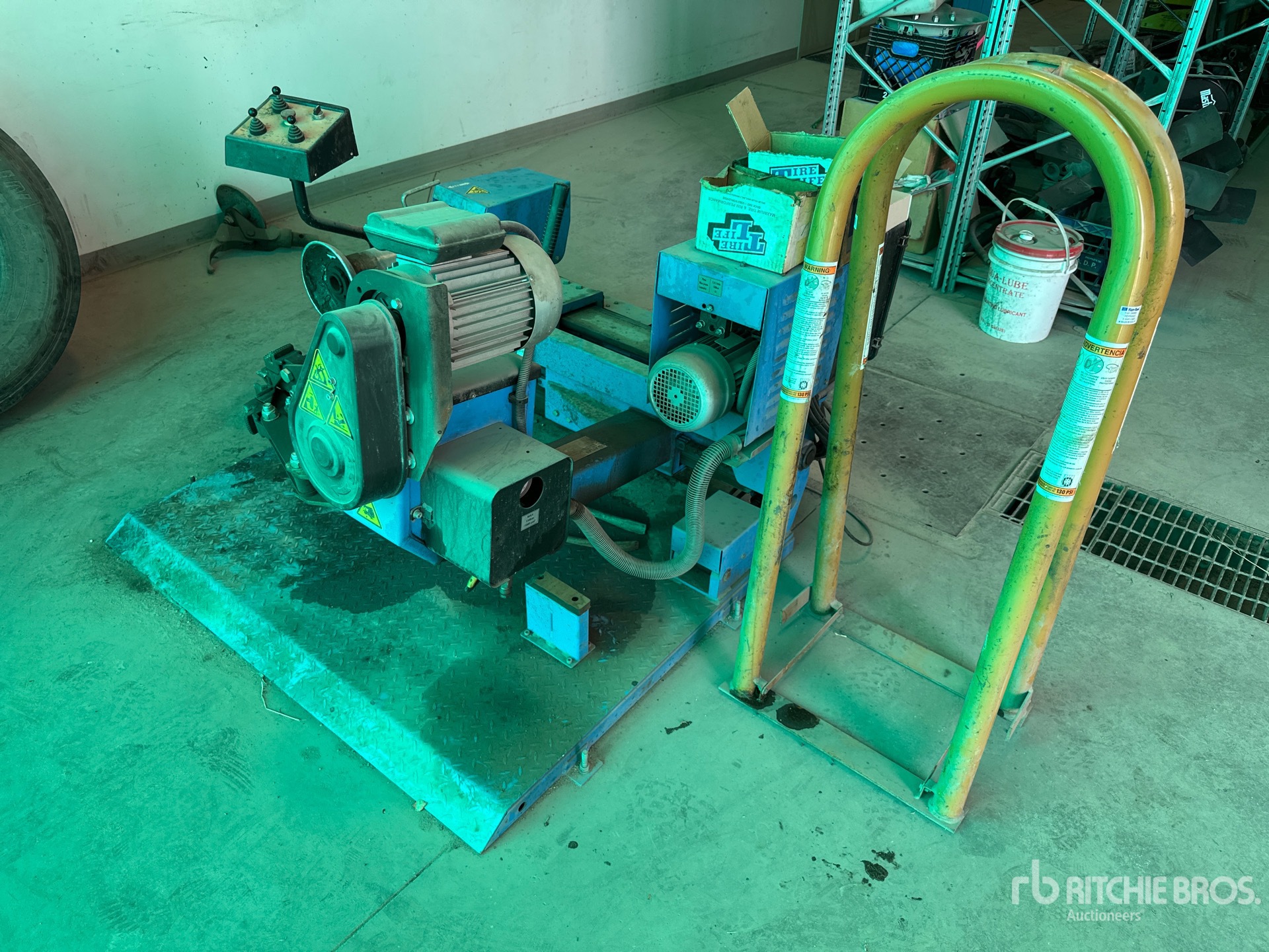 Atlas TTC-305 Tire Changer