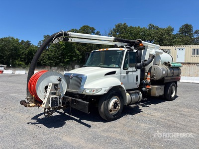 2013 Vactor 2103-16 on 2007 International 4300 4x2 Vacuüm Graafmachine