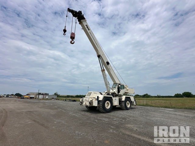P  CN175 75 ton 4x4 Rough Terrain Crane