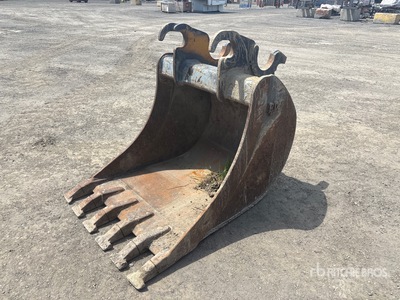 EDF 710DK-SP 35 in Digging Backhoe Rear Bucket