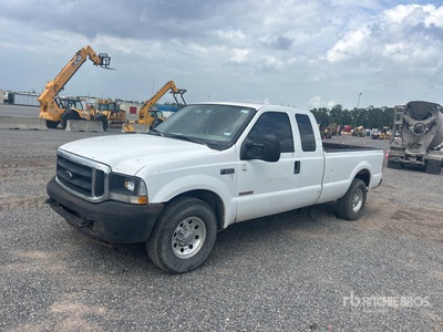 2004 Ford F-250 XL 4x2 Extended Cab Pickup
