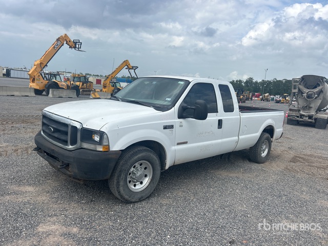 2004 Ford F-250 XL 4x2 Extended Cab Pickup