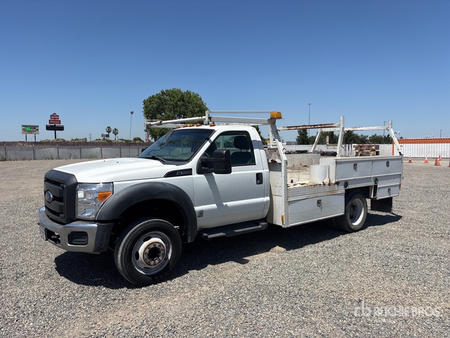 2015 Ford F-550 4x2 Flatbed Truck