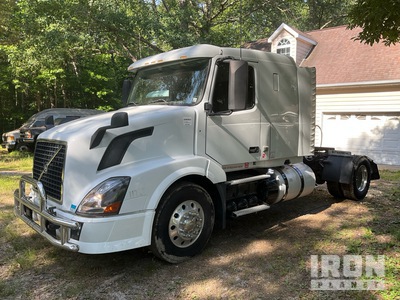 2013 Volvo VNL 4x2 S/A Sleeper Truck Tractor