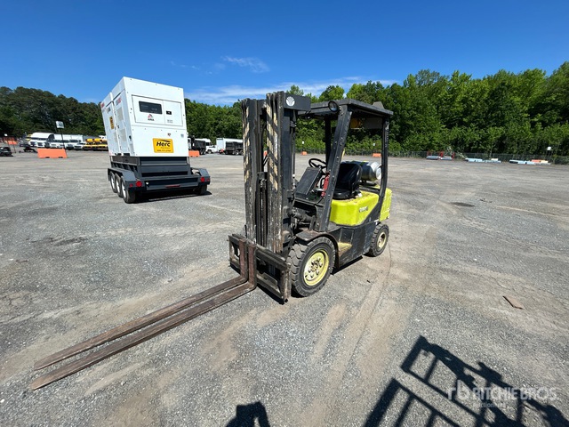 2000 Daewoo G25E3 3400 lb Pneumatic Tire Forklift
