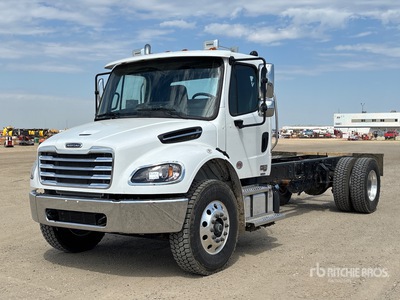 2025 Freightliner M2 106 Plus 4x2 الكابينة والهيكل