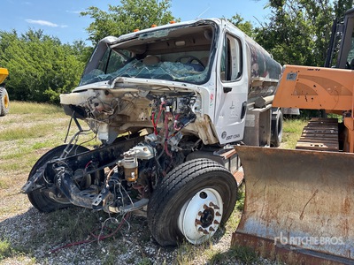 2018 Freightliner M2 106 4x2 Camion citerne à eau (Inoperable)