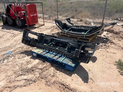 Quantity of (2) Pallets of 2026 Ford バンパー - Fits Truck