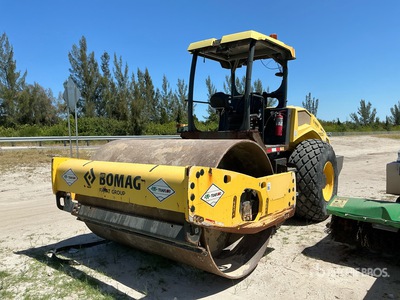 2020 Bomag BW211D-5 Smooth Drum Compactor