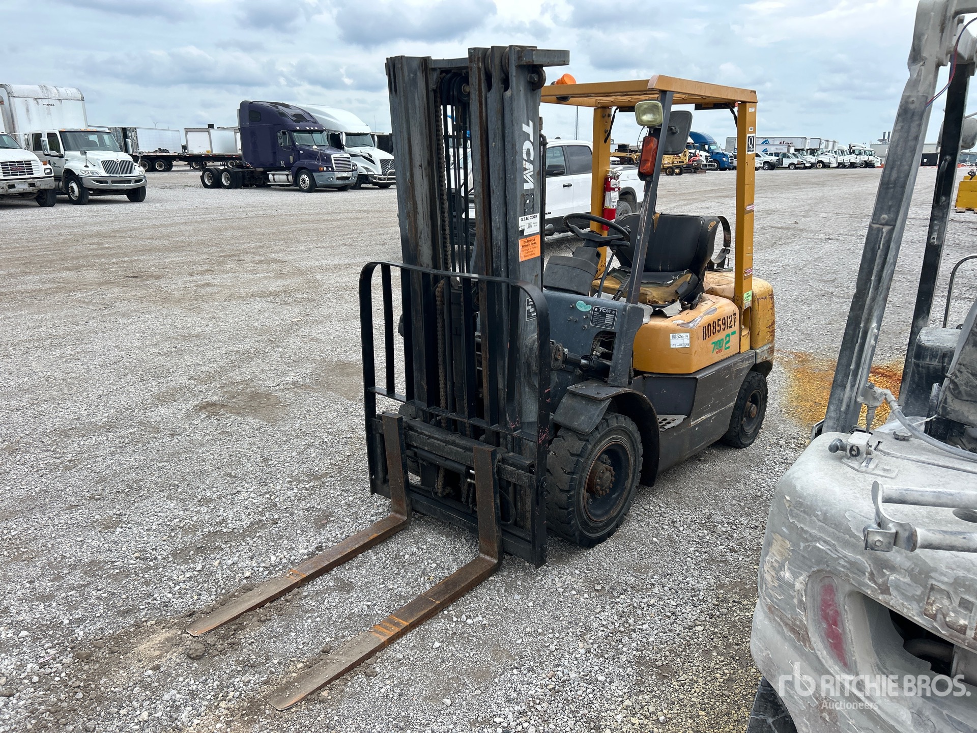 TCM FG25N5T 3400 lb Pneumatic Tire Forklift (Inoperable)