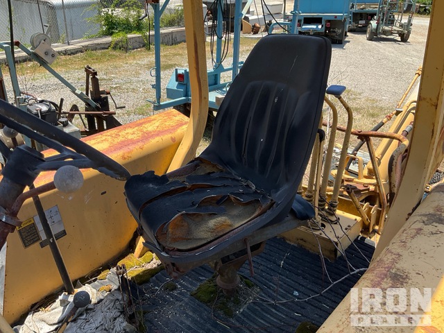 1981 Ford 555 4x2 Backhoe Loader (Inoperable) in North 1981 Ford 555 4x2 Backhoe Loader (Inoperable) in North