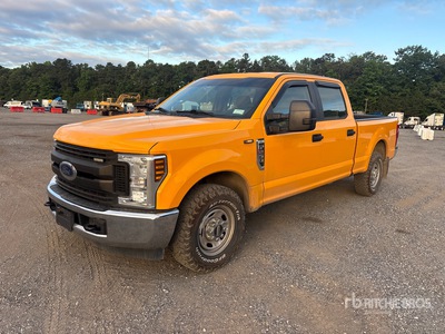 2019 Ford F-250 XL 4x2 Crew Cab بيك اب