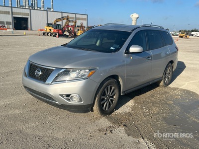 2013 Nissan Pathfinder SV 4WD SUV