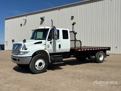 2007 International 4400 4x2 Flatbed Truck