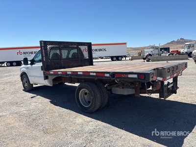 2005 Ford F-350 Flatbed Truck