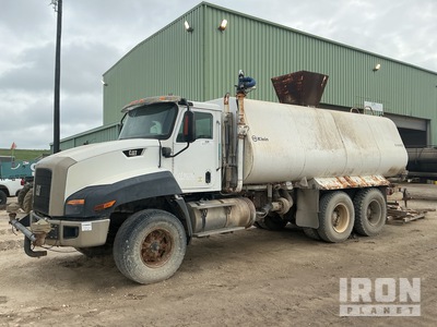 2013 Cat CT660S 6x4 Water Truck