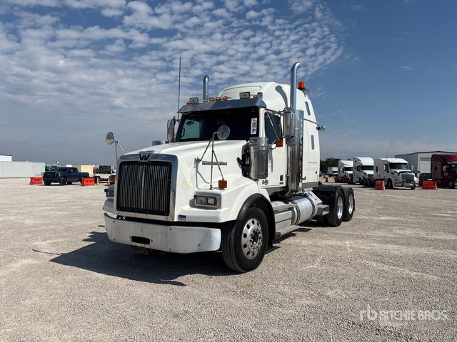 2020 Western Star 4900 6x4 T/A Sleeper Truck Tractor