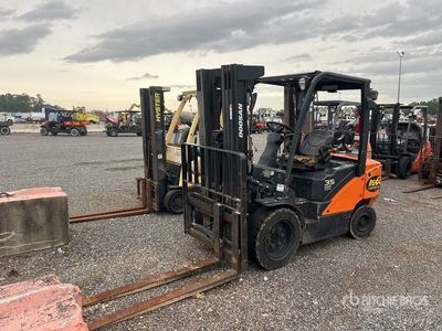 2022 Doosan G35EC-7 6450 lb Pneumatic Tire Carrelli Elevatori