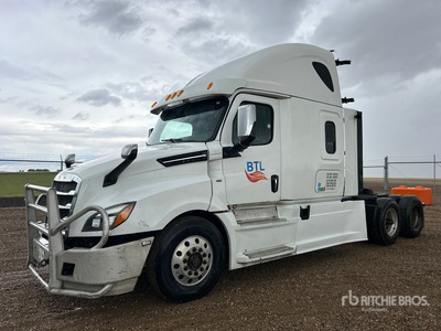 2016 Freightliner Cascadia 113 6x4 T/A Sleeper Truck Tractor
