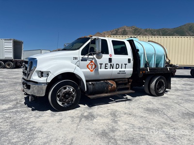 2011 Ford F-650 XLT 1000 gal 4x2 Crew Cab Flatbed Water Truck