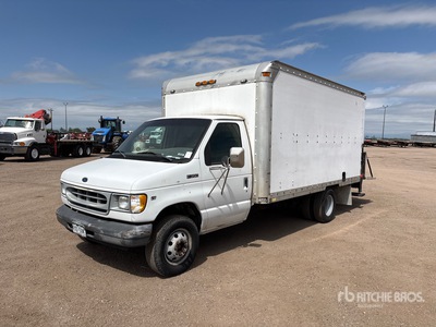 1998 Ford E-350 4x2 شاحنة فان