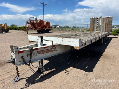 2004 Towmaster T50 33 ft Tri/A Remolque Portamaquinaria